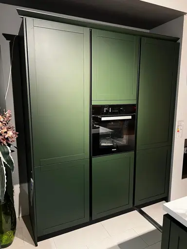 Contur moderne Landhausküche Waldgrün
